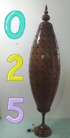 چراغ کنار سالنی چوبی 025